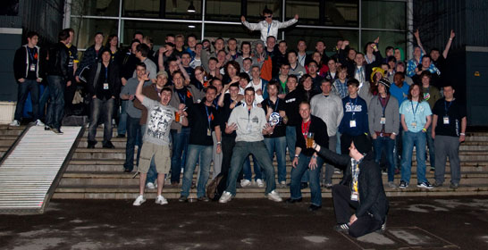 i39-tf2-group-photo